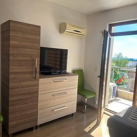 Lägenhet за гости марти гр *