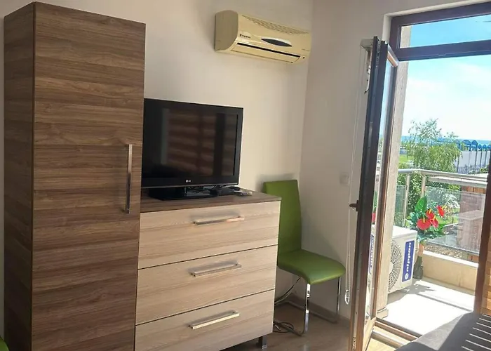 Lägenhet за гости марти гр *